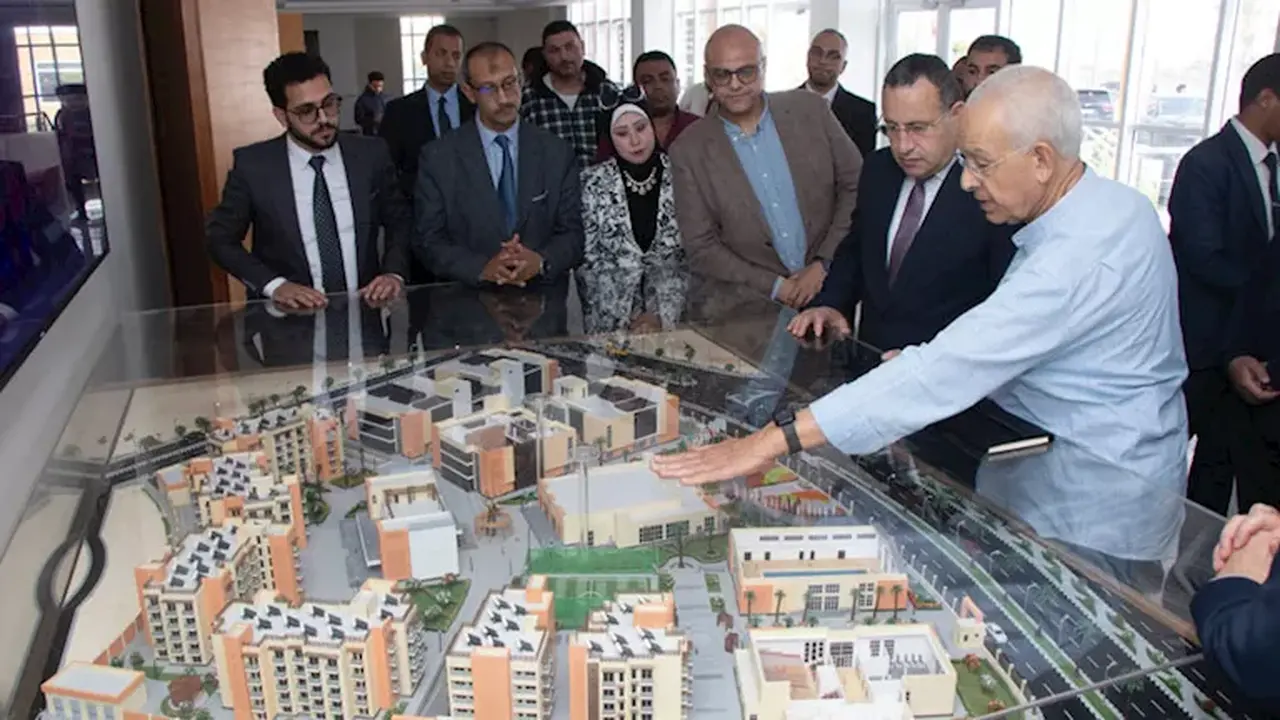 وزير التعليم العالي يتفقد المقر الجديد لجامعة سنجور بمدينة برج العرب